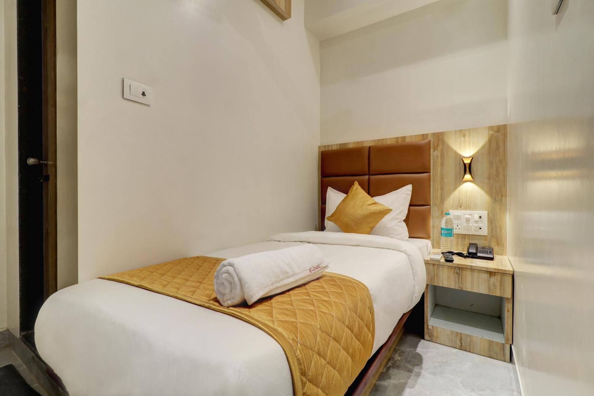 Hotel Enigma Inn Bombaj Zewnętrze zdjęcie